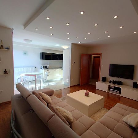 Apartman Mare Nostrum**** Apartment Rijeka Bagian luar foto
