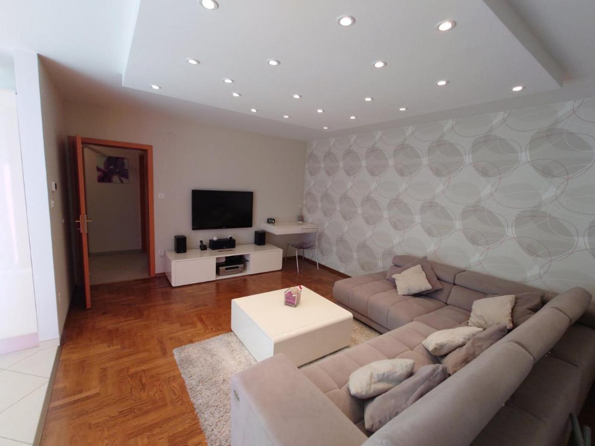 Apartman Mare Nostrum**** Apartment Rijeka Bagian luar foto